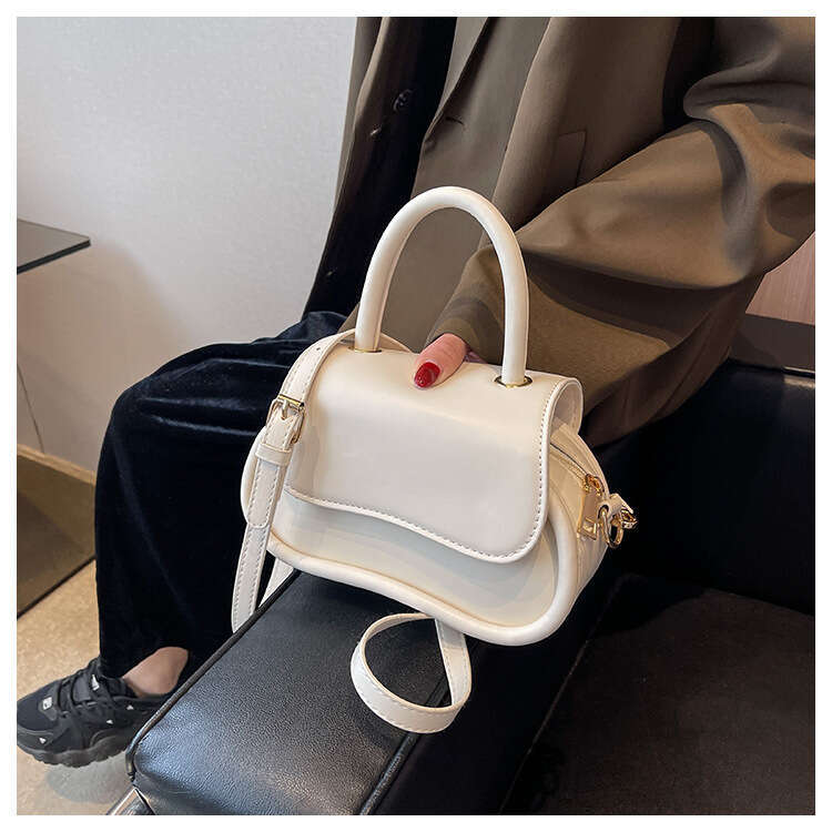 Girl 2023 Internet Celebrity Live Streaming Room Small Square Korean Edition Texture Travel Essential High Luxury Single Shoulder Bag Trend