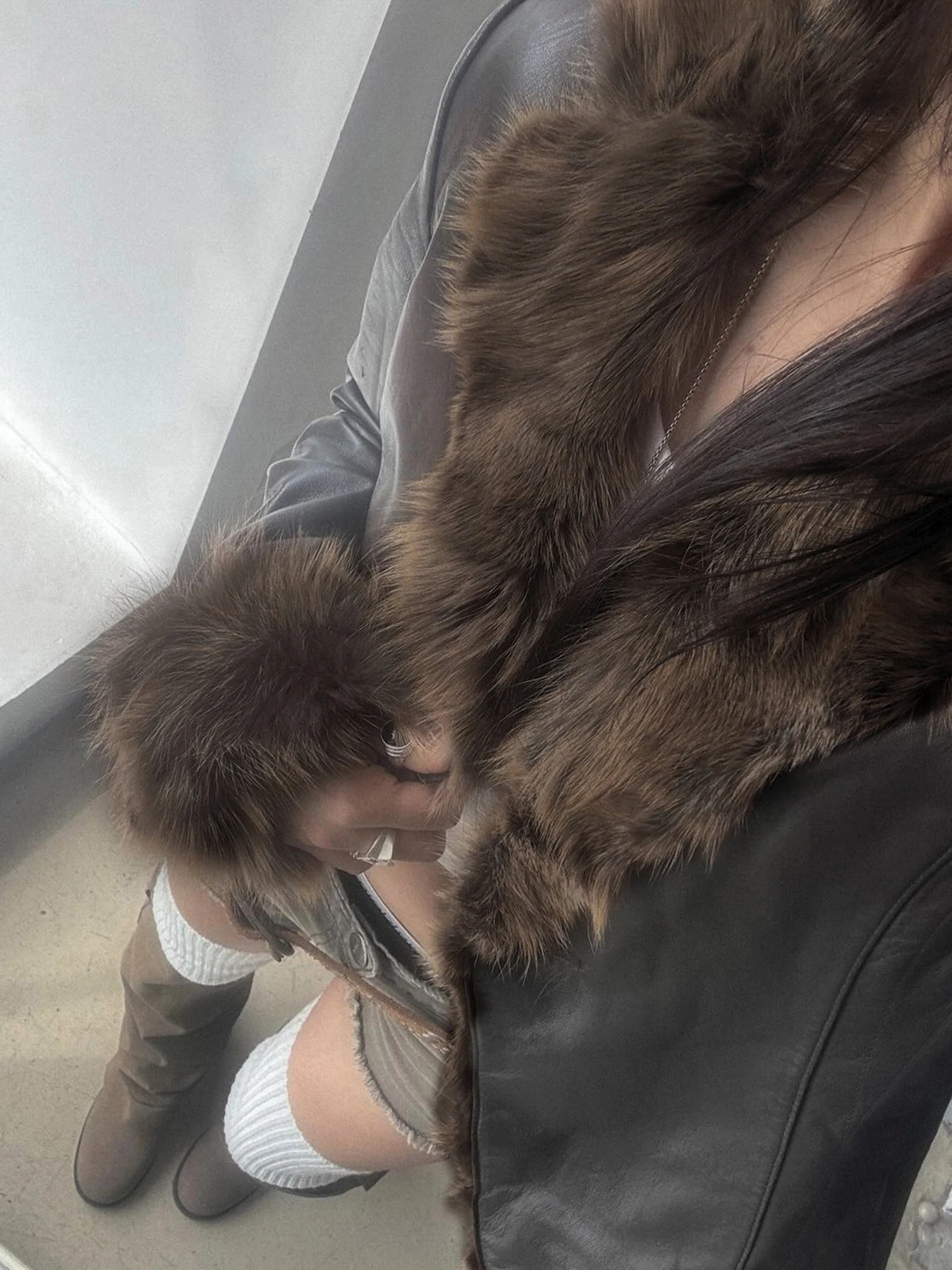 IAMSURE Casual Patchwork Fur Trim Pu Leather Jackets Slim TurnDown Collar Single Button Long Sleeve Coats Women Winter 241216