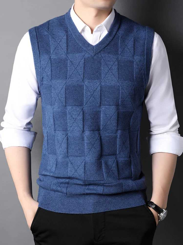 Top Grade New Fashion Jacquard Weave Knit Pullover Sweater Vest Men V-Neck Sleeveless Slim Trendy Casual Mens Clothes 2024XJ241221