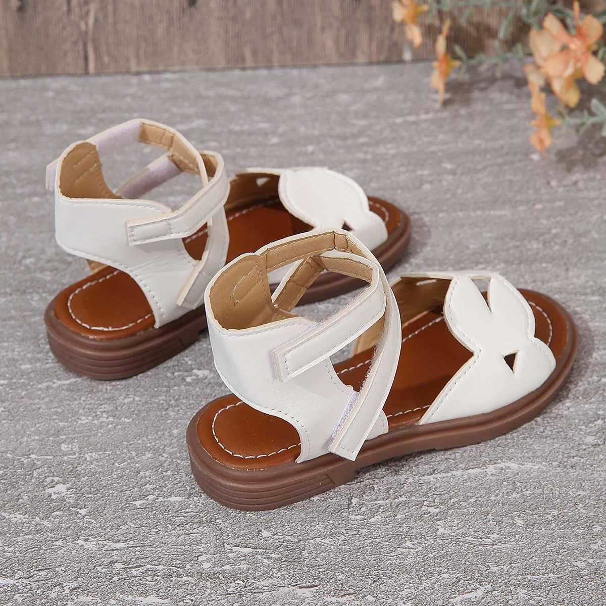 Sneakers Girls sandals new summer medium and large children princess shoes baby soft bottom sandals H241221