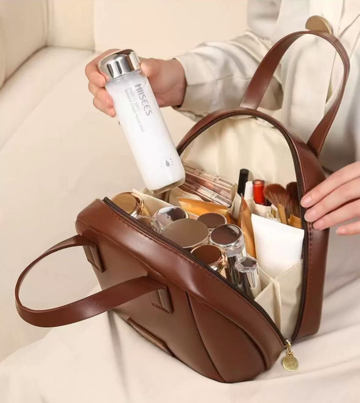 2024 The latest dry and wet separation large capacity makeup bag