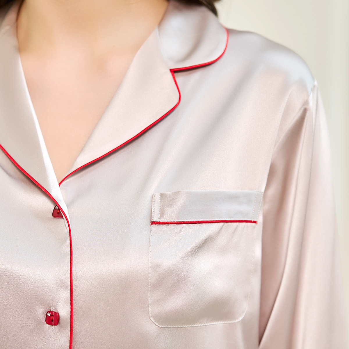 Elegant Women's Real Silk Pajama Ensemble Comfortable Year-Round Sleepwear with Long Sleeves