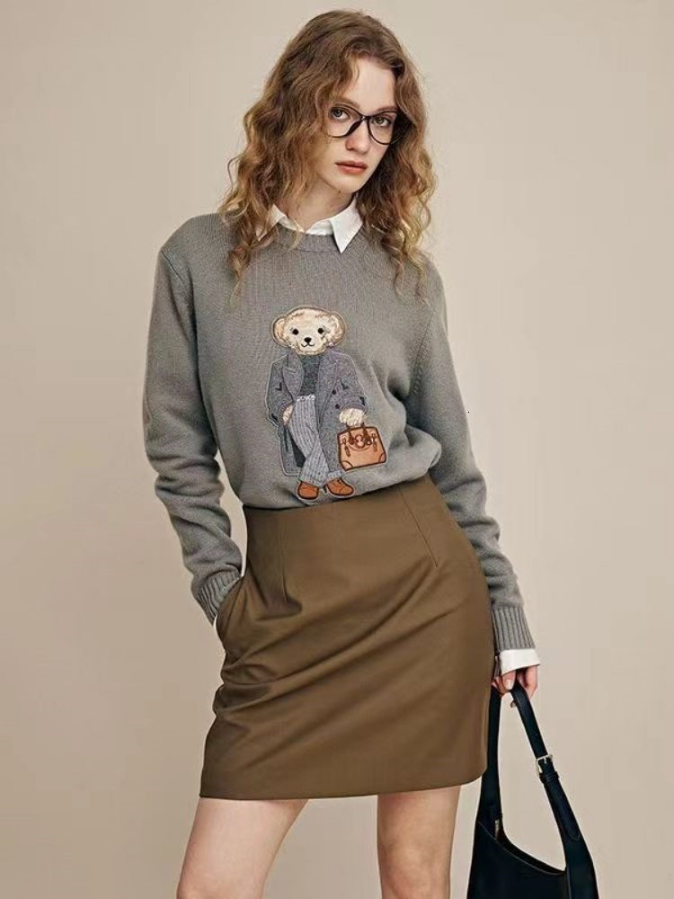 Designer's Spring New Cashmere Hoodie Fashionable and Casual Loose Round Neck Knitted Bear Women's Sweater