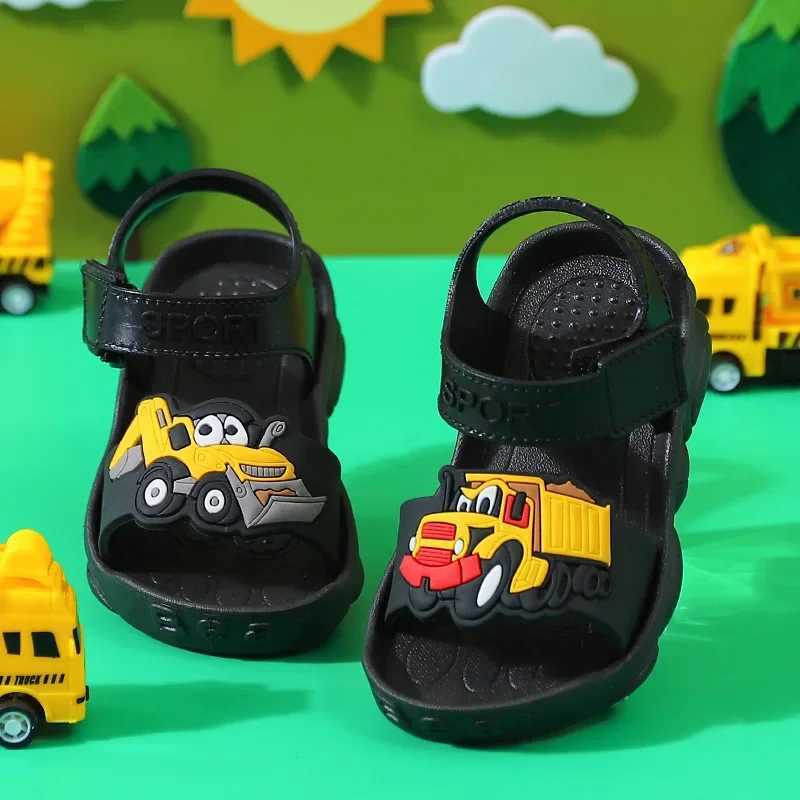 Sneakers Summer childrens shoes boys sandals flat bottomed breathable baby walking shoes cartoon cars childrens outdoor running sandals for students H