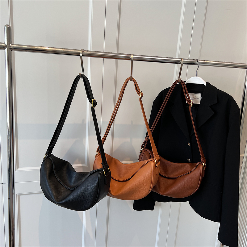 LEFTSIDE Large Crossbody For Women 2022 Winter High Capacity Handbags Solid Soft Shoulder Bags Females Travel Hobos Bag