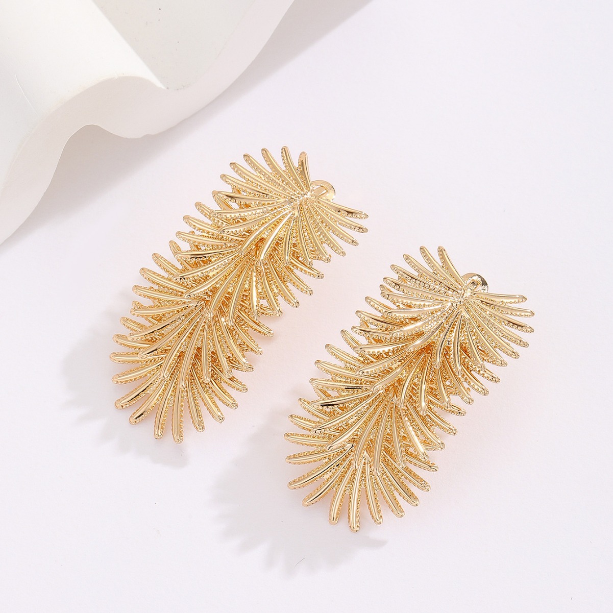 Luxury Gold Geometry Leaf Dangle Earrings with Sophisticated Design