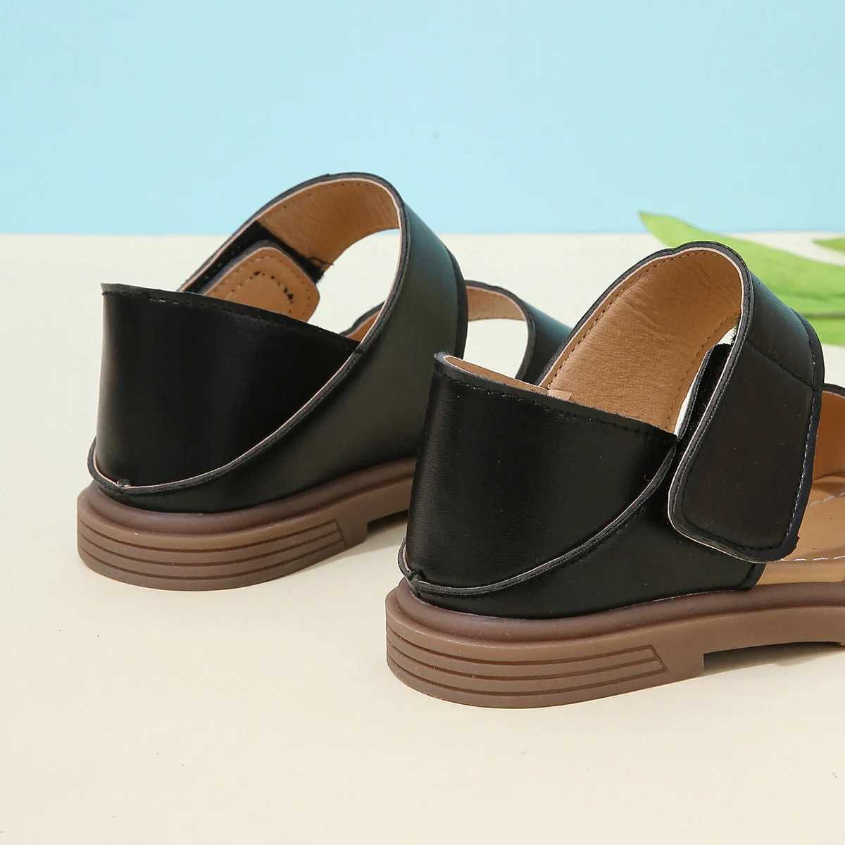 Sneakers Black bag headliner with hollow PU Velcro design flat bottom cute fashionable sandals suitable for various summer festivals H241221