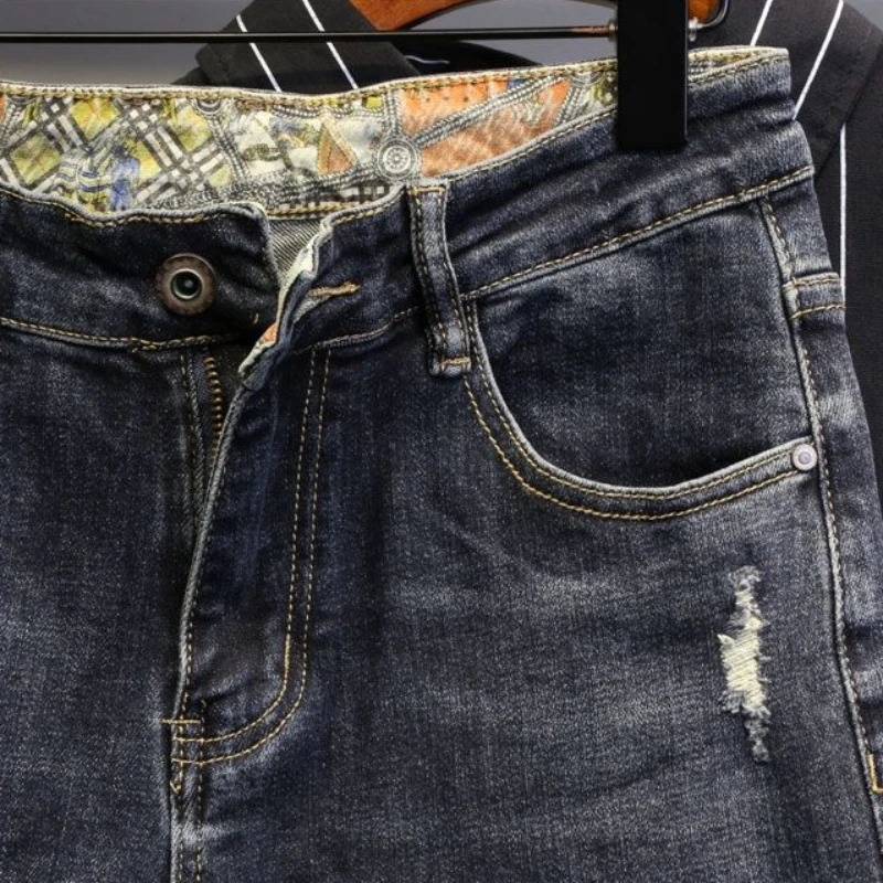 Trousers Tapered Broken Jeans for Men with Holes Male Cowboy Pants Ripped Torn Rhinestones ner Korean Fashion Stylish Denim 241218