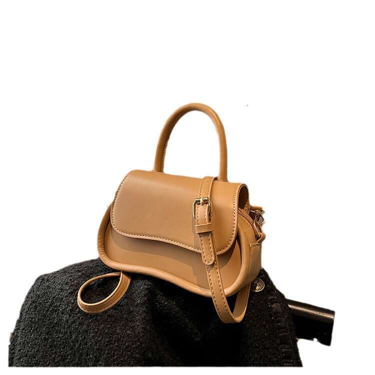 Girl 2023 Internet Celebrity Live Streaming Room Small Square Korean Edition Texture Travel Essential High Luxury Single Shoulder Bag Trend