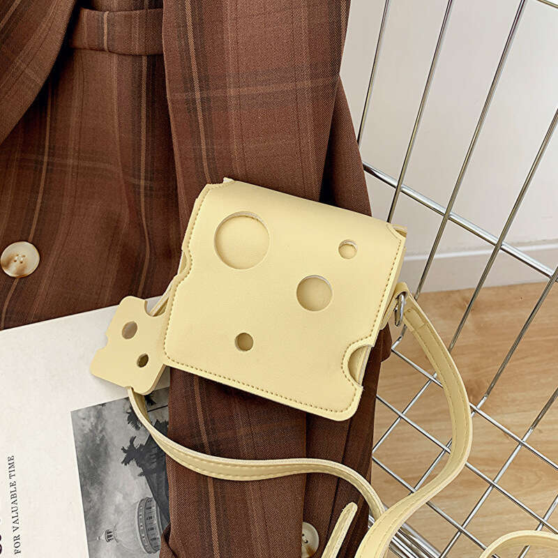 Internet celebrity personality fashion fresh cheese 2024 autumn and winter new style western-style texture small square bag popular this year