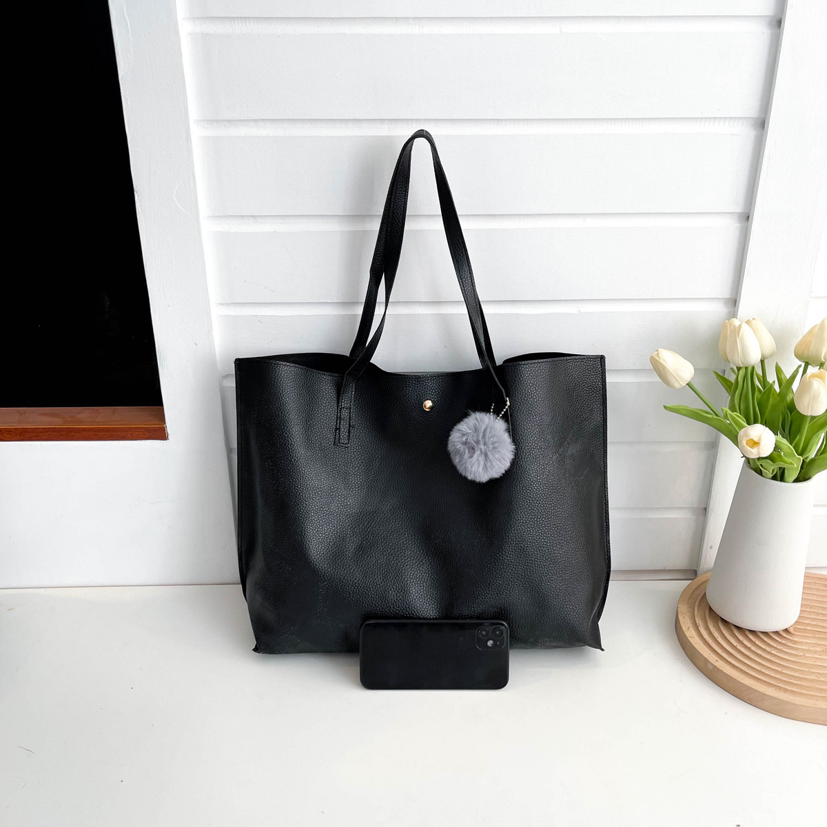 leisure trend Simple and fashionable handbag for autumn and winter new large capacity designer shoulder bag fashionable commuting texture crossbody ba