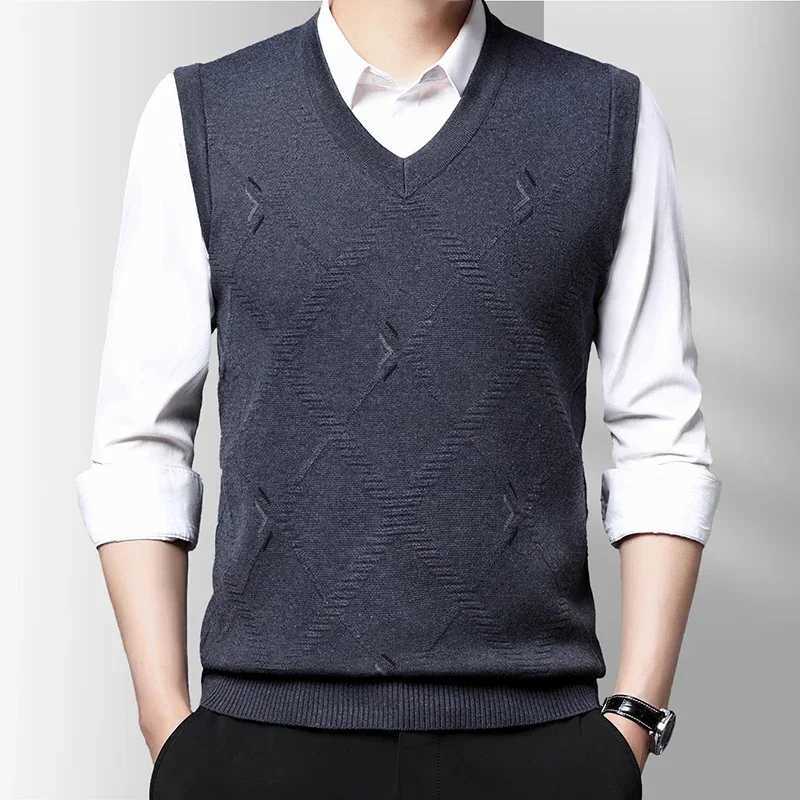 New Mens Casual Fashionable Warm Sweater Vest V-neck Versatile and Comfortable Soft Knitted Business Casual TopXJ241221