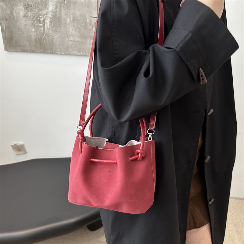 New trendy personalized texture bucket trendy designer temperament fashionable shoulder bag simple frosted shoulder crossbody bag bag
