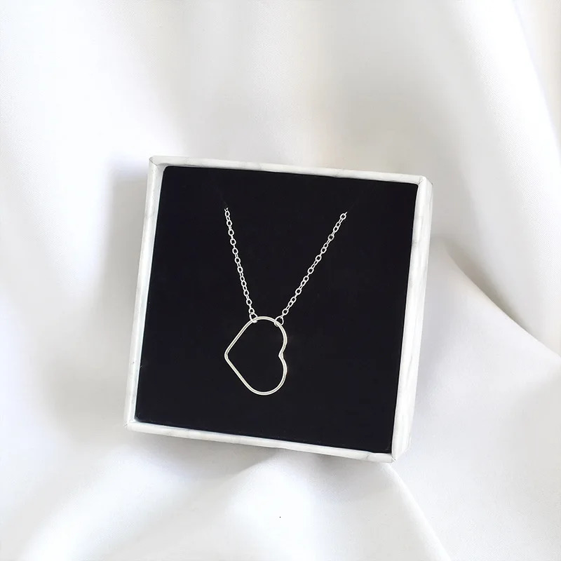 925 Sterling Silver Hollow Heart Necklace Korean Style Slimming Collarbone Chain with VV/ins Wind Simple Niche Jewelry 241220