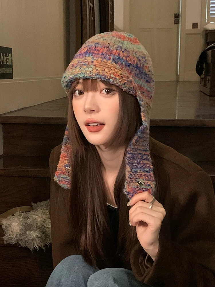 Niche retro handmade knitted hat for women automatic winter wool hat color comparison warm earmuffs flying hat Lei Feng hat for men 241220