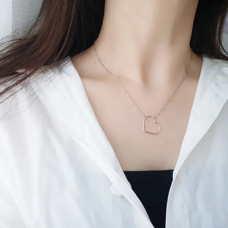 925 Sterling Silver Hollow Heart Necklace Korean Style Slimming Collarbone Chain with VV/ins Wind Simple Niche Jewelry 241220