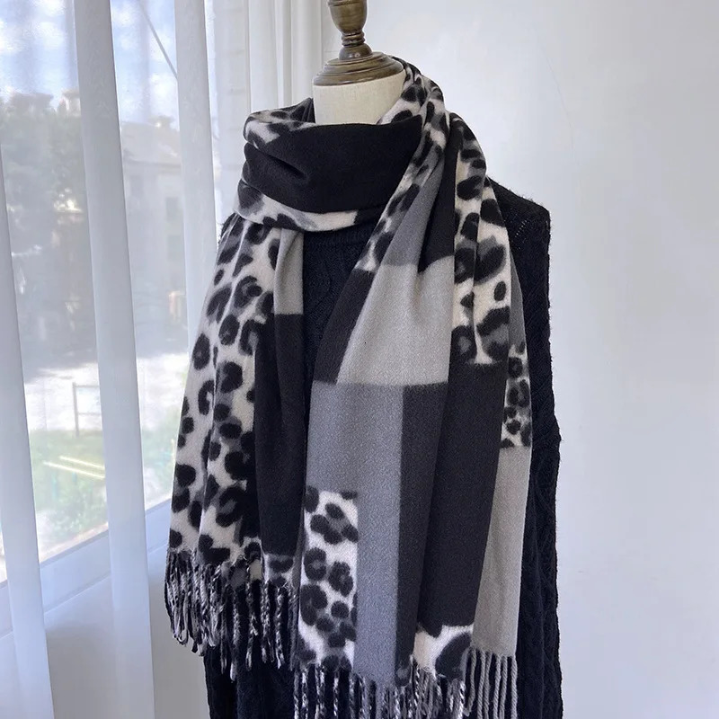 Cashmere Scarves for Woman Leopard Pashmina Fashion Long Shawls Ladies Soft Blanket Scarf Winter Wrap Tassels 241220
