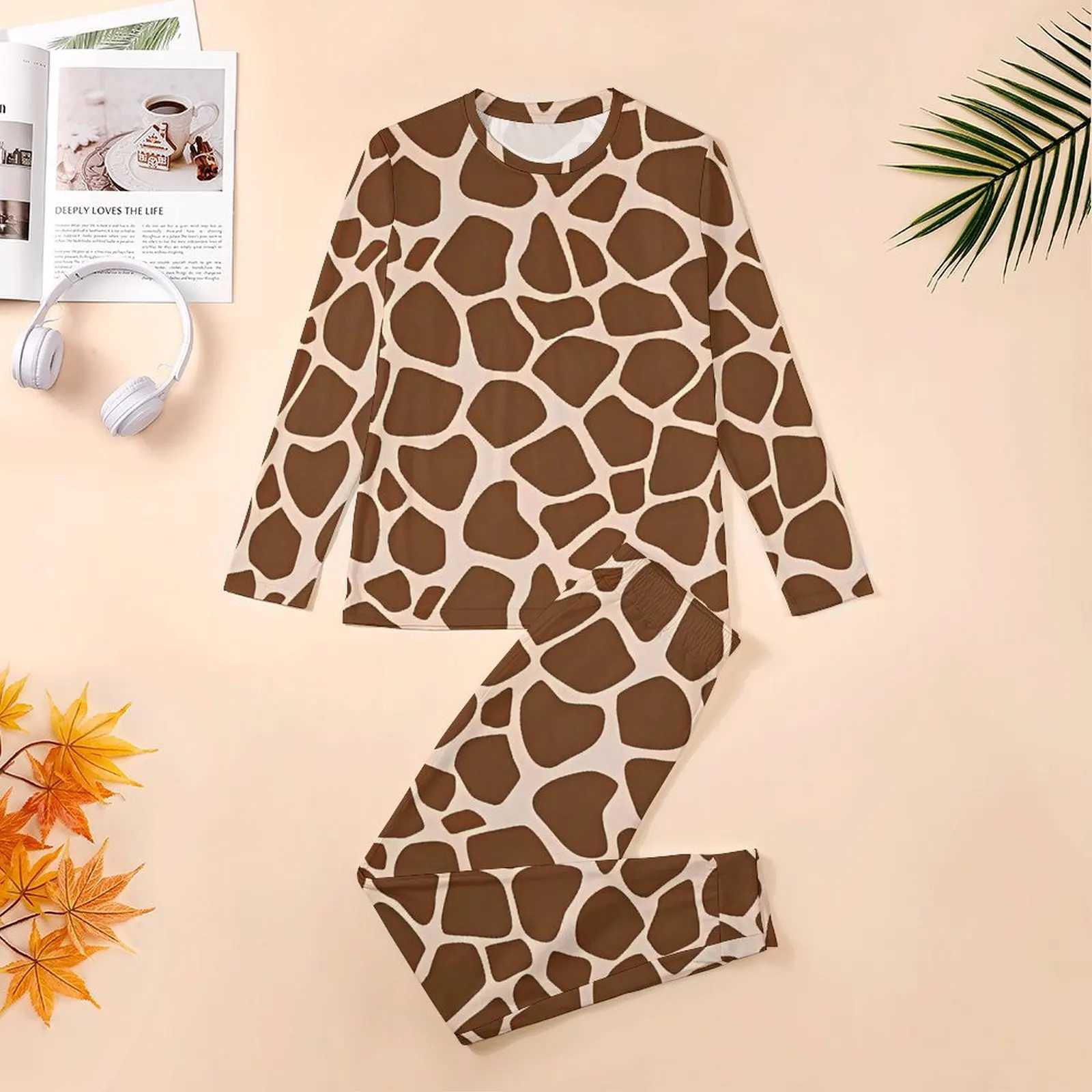 Giraffe printed pajamas autumn 2-piece cute brown animal skin pajamas set mens long sleeved aesthetic graphic pajamas large size W241221