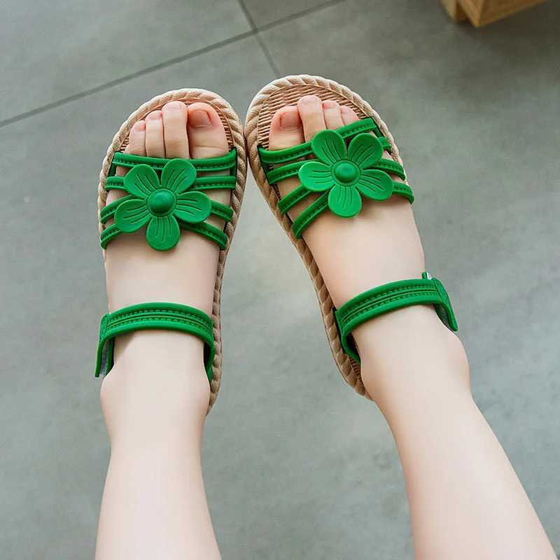 Sneakers Girls sandals childrens fashionable soft soled princess shoes childrens 2023 new summer sandals flat school shoes baby shoes H241221