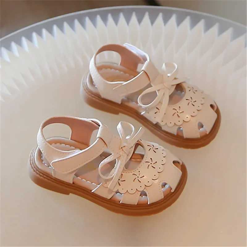 Sneakers Summer Girls Flat Sandals Hollow Breathable Comfortable Upper Buckle Decoration Soft Bottom Non-slip Childrens Shoes H241221