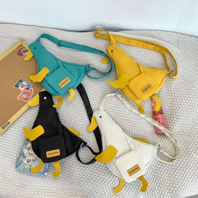Cute women, large capacity crossbody funny little duck shoulder bag, casual and versatile college student dumpling bag for women