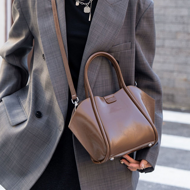 New retro cowhide women's handbag 2025 new designer crossbody bag women's handbag