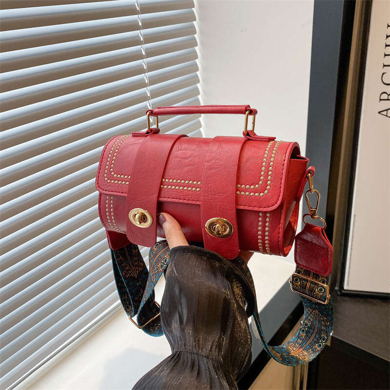 Niche handbag for women 2024 new versatile crossbody bag, trendy and trendy, hand-held Boston cylindrical bag