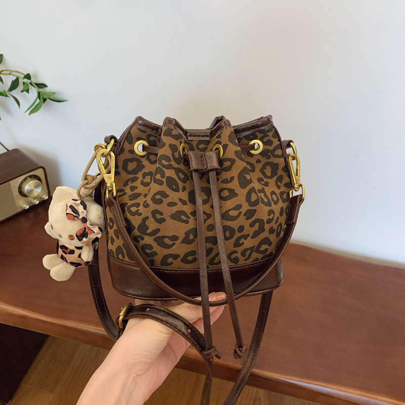 Free Shipping 2025 New Fashion Designer Women s Mini Shoulder Bag Leopard Print Drawstring Handbag Water Bucket Diagonal Cross Bag Storage Bag