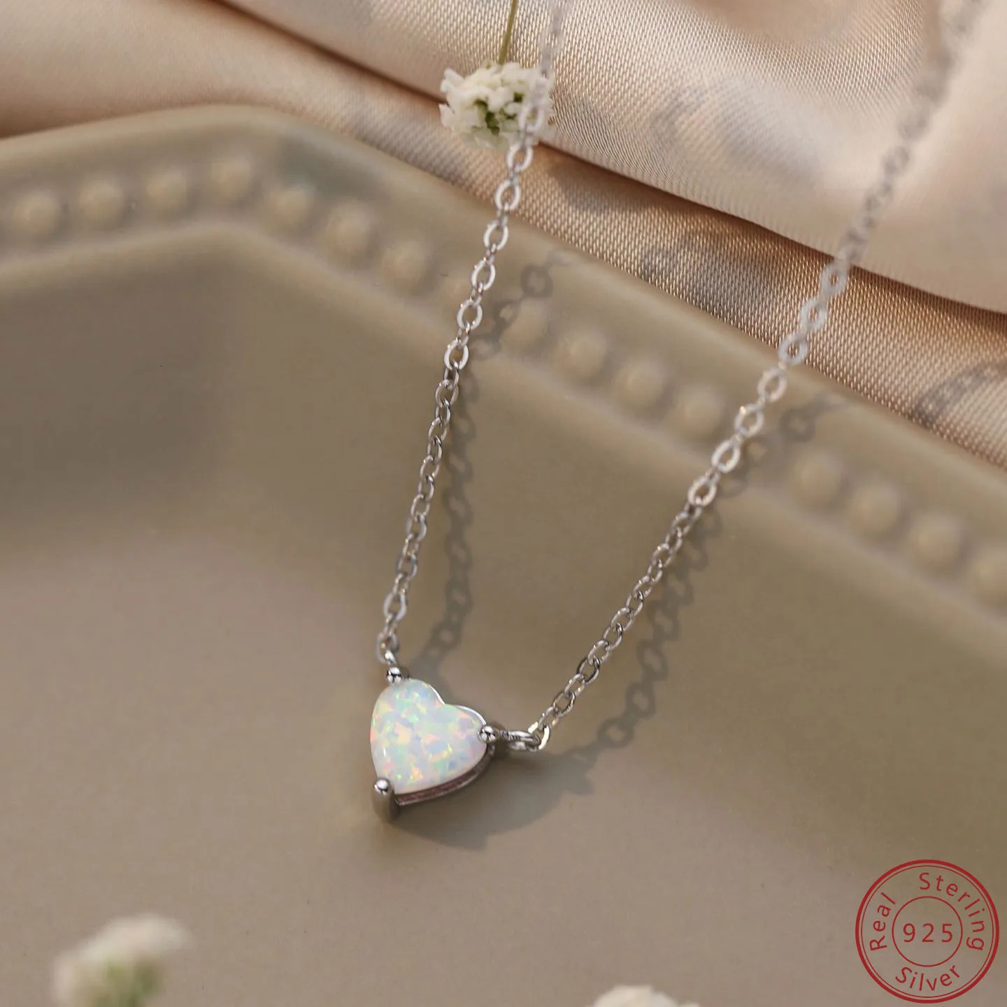 S925 Sterling Silver heart-shaped White Opal Necklace Fashionable and Versatile Elegant High Sense Necklace for Women 241220