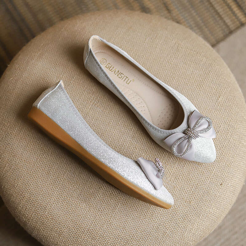 Sharp Pointed Single Shoe Women's 2023 Spring And Autumn Season New Flat Bottomed Bean Korean Version Fashionable Shallow Mouth Fairy Mother Shoe