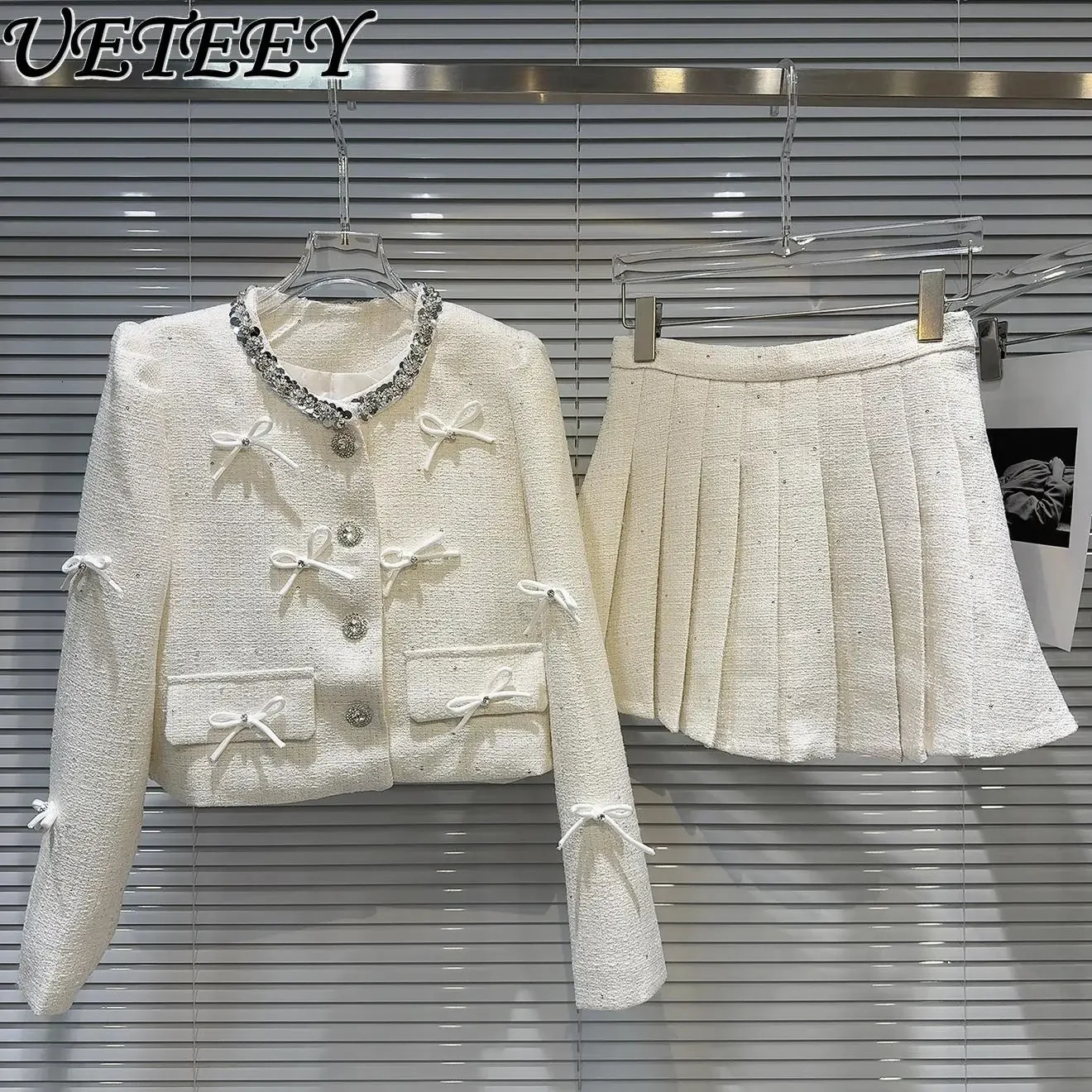 Autumn and winter pearl bow short jacket long sleeved crew collar jackettweed mini skirt sweetheart girl twopiece set 241211