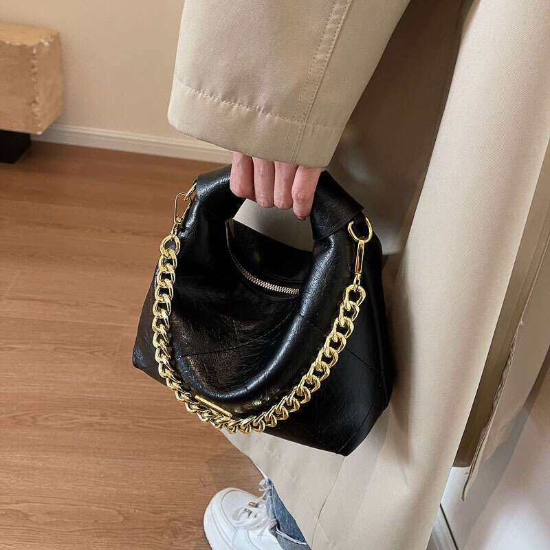 2024 new autumn and winter high-end niche crossbody diamond grid chain handbag design sense dumpling bag for women