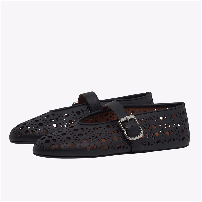 free shipping Spring and summer designer shoes flat shoes comfortable hollow out breathable fashionable and casual hole shoes for woman black white