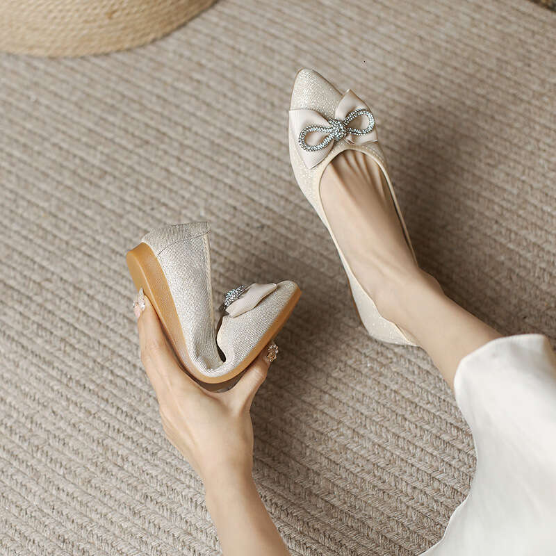 Sharp Pointed Single Shoe Women's 2023 Spring And Autumn Season New Flat Bottomed Bean Korean Version Fashionable Shallow Mouth Fairy Mother Shoe
