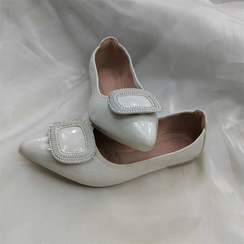 Single Shoe Women's Bottomed 2023 Spring New Item Shallow Mouth Pointed Flat Heel Bean Big Size 41-43 Apricot Soft Sole Scoop Shoes