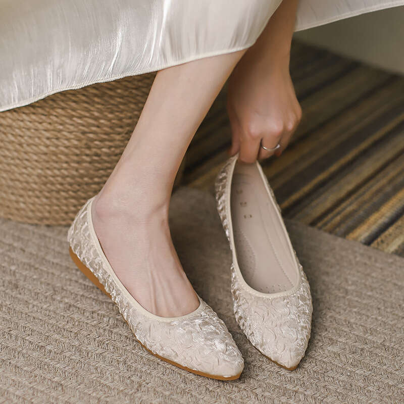 Single Shoe Women's 2023 Autumn New Shallow Mouth Grandma's Versatile Bean Bow Mom's One Feet Kick Ladle Shoes
