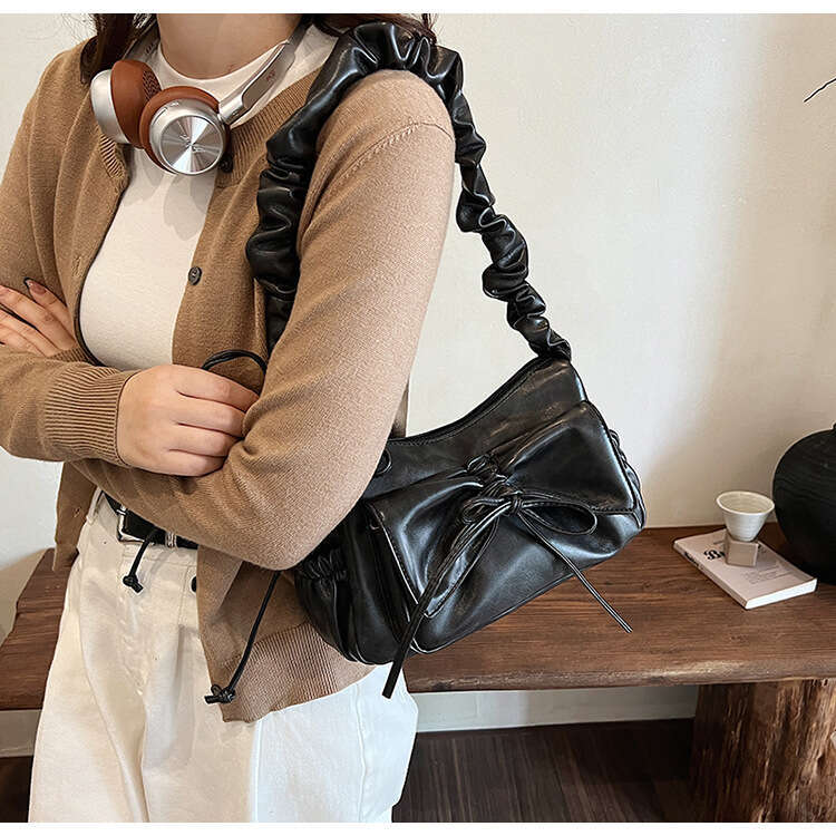 Wrinkled cloud shoulder women's fashionable bow, niche, sweet dinner bag, high-end crossbody bag