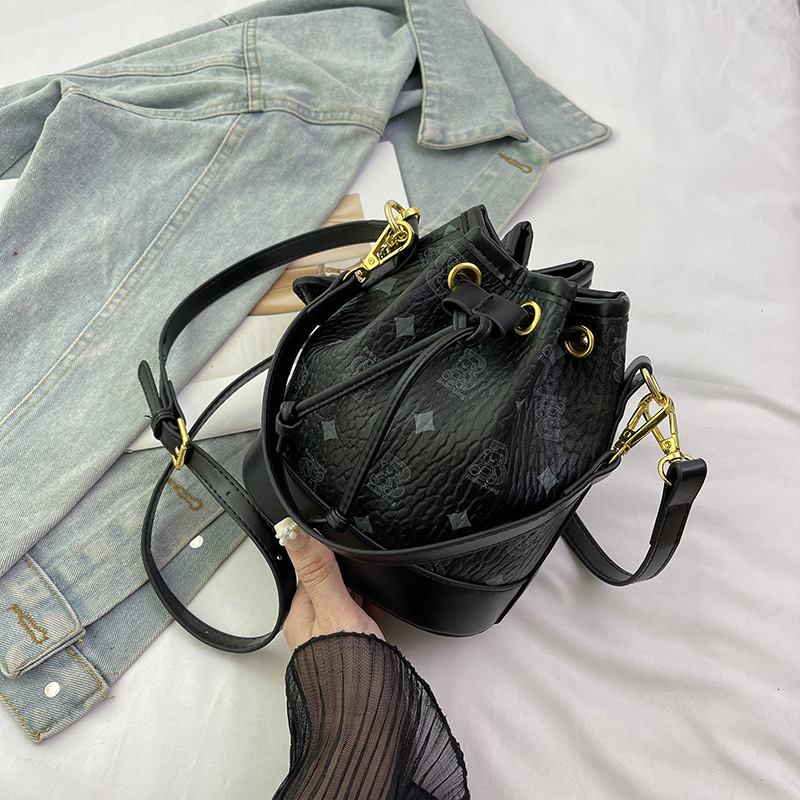2025 New Shoulder Bag Fashion Designer Handbag Women s Printed Oblique Commuter Bucket Bag High Quality Mini Storage Bag Leisure Wallet Makeup Bag