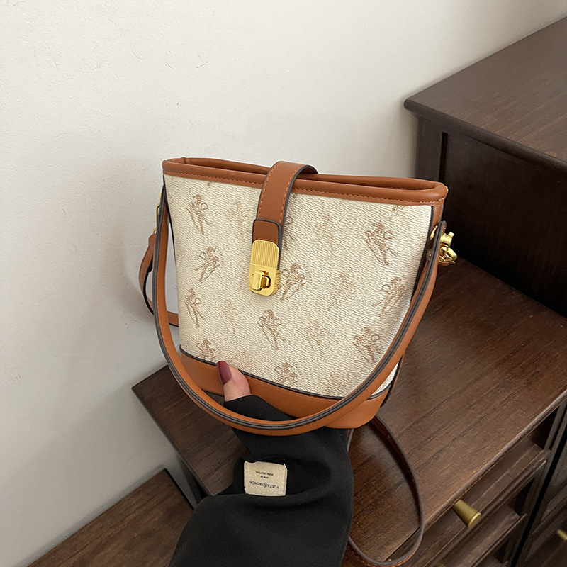 2025 Designer 2025 shipping 3 Free New Single Shoulder Bag Fashion womens hand-held bucket printed casual diagonal cross bag