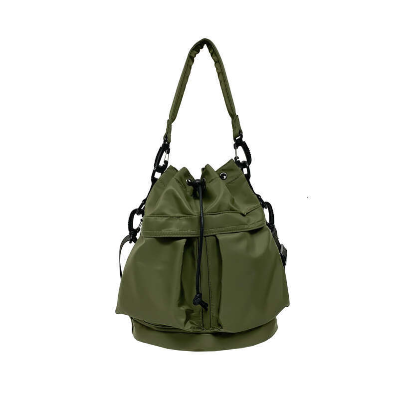 Korean handbag simple versatile girls, large capacity fashionable shoulder women. It is stylish stylish, and can be paired with a bucket bag for daily