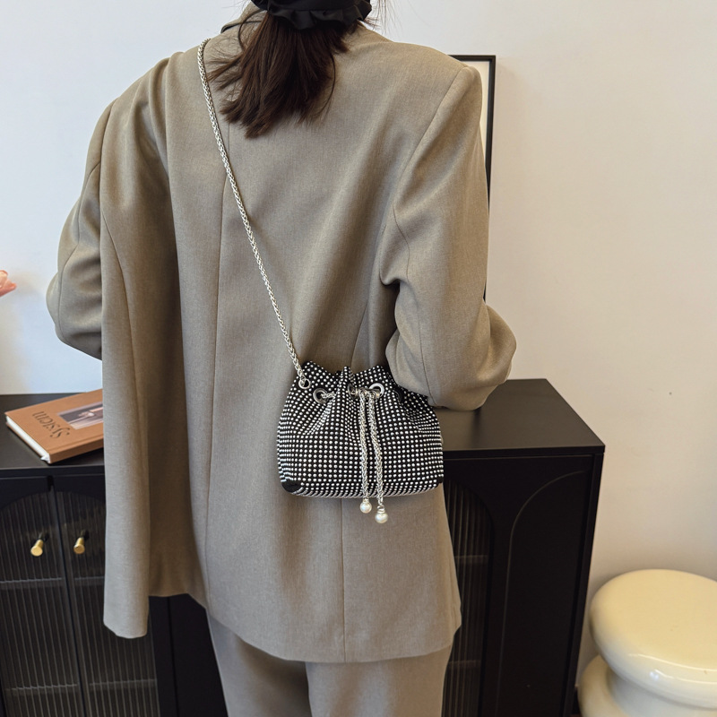 Free shipping new Single Shoulder Bag Fashion womens Single shoulder chain diamond crossbody bag commuting bucket bag