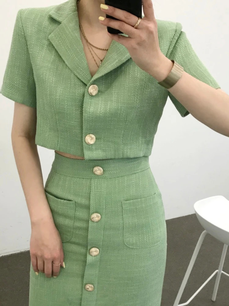 Fashionable Korean elegant lapel thin coarse woolen small set short jackethigh waist chic button ultrathin womens twopiece summer skiing 241211