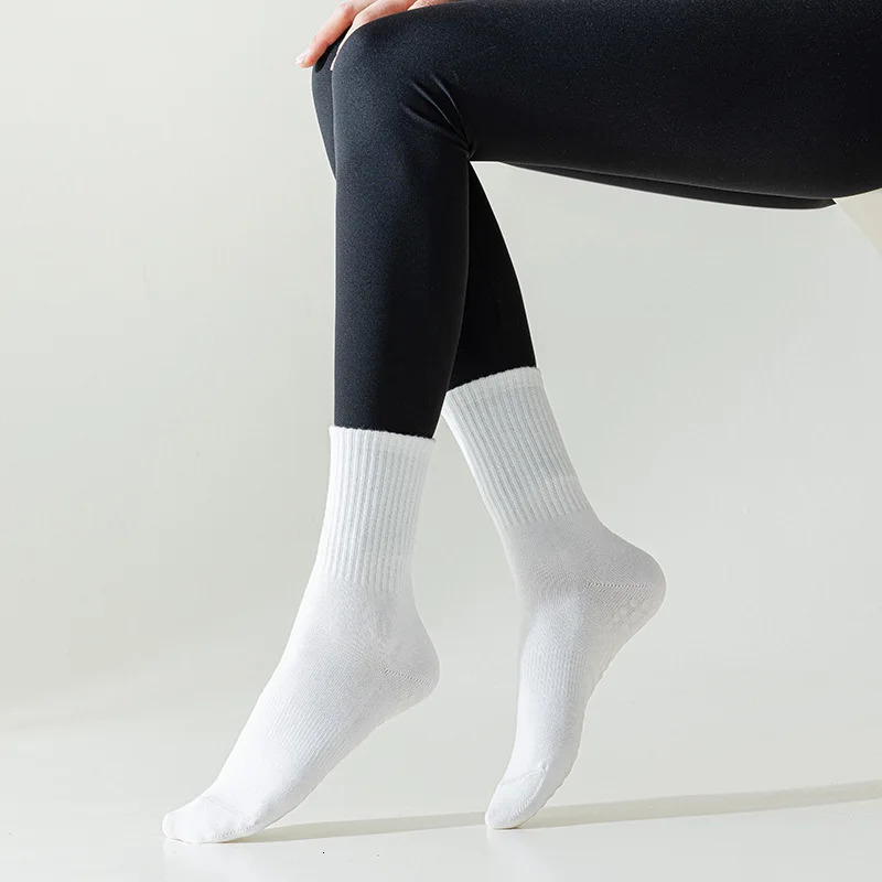 4 pairs of simple solid color yoga socks suitable for womens small and medium-sized leg Pilates socks silicone anti slip fitness indoor gym training s