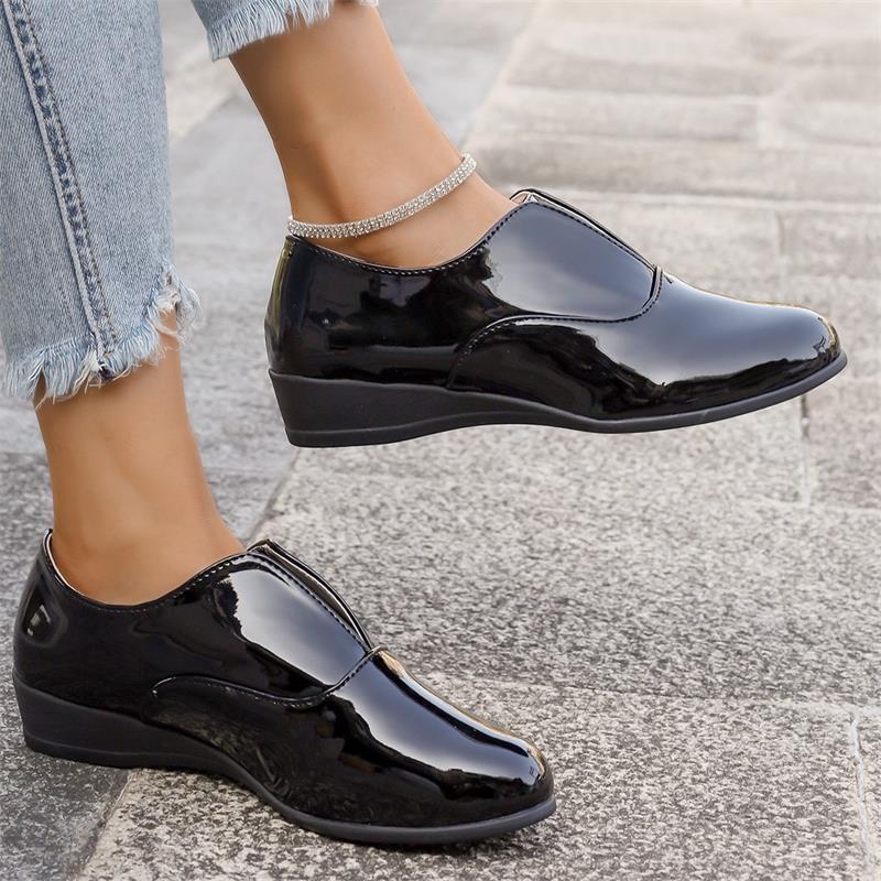 Cross border plus size foot on small leather shoes for women in spring 2025, new European and American pointed shiny fashionable slope shoes for women