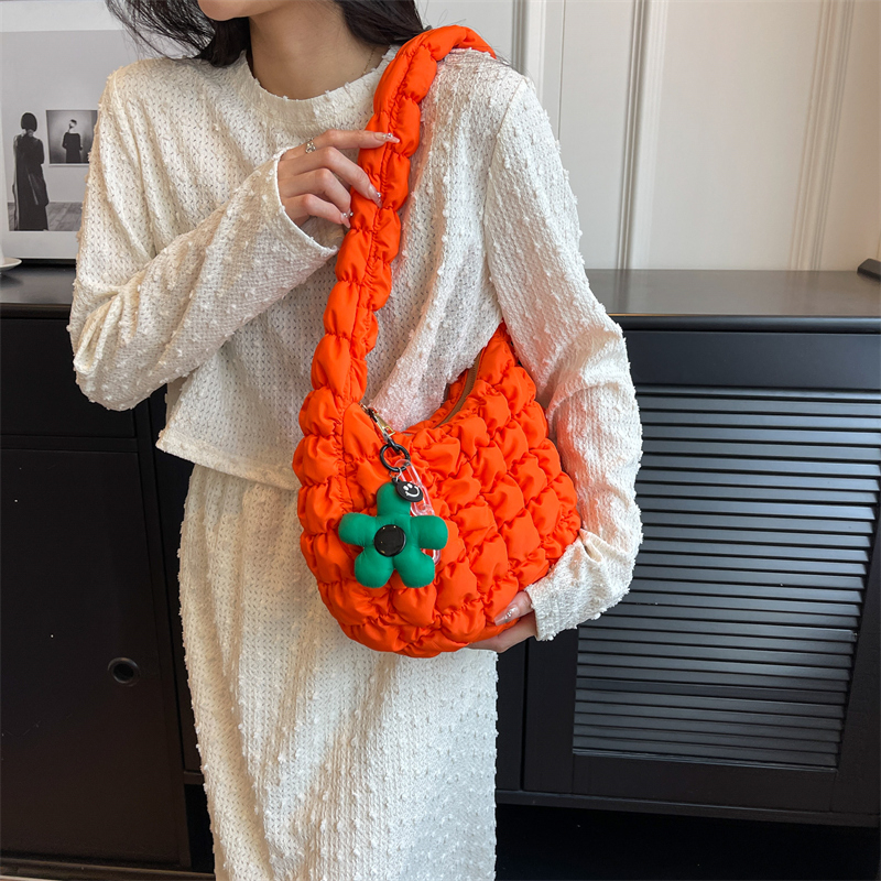 Plaid Quilted Fabric Shoulder Bags For Women 2023 Latest Ruched Cotton Bag Candy Colors Big Capacity Hobo Tote Bag With Pendant