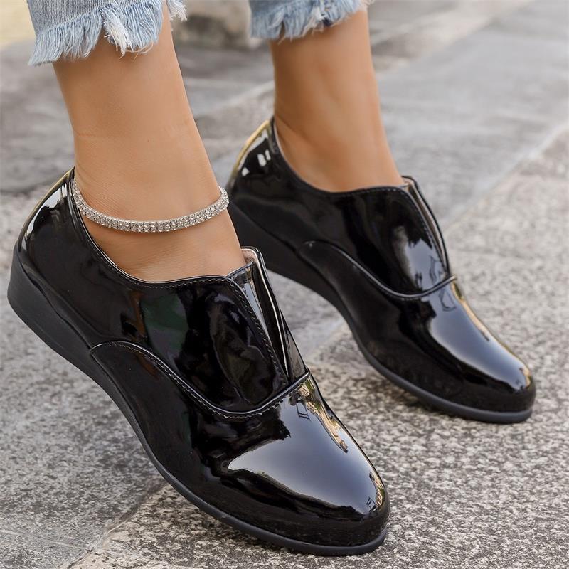 Cross border plus size foot on small leather shoes for women in spring 2025, new European and American pointed shiny fashionable slope shoes for women