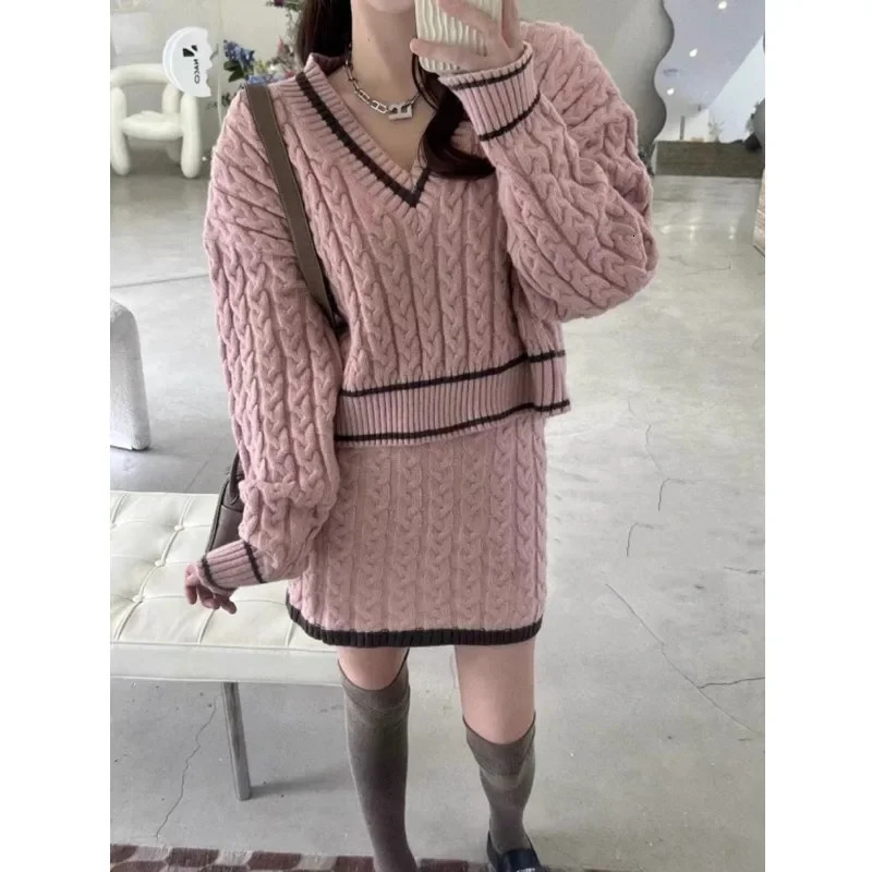 Autumn/Winter Vintage V-Neck Idle Style Color Blocking Cable Knit Sweater And High-Waisted Knit Skirt 2-Piece Set 241220