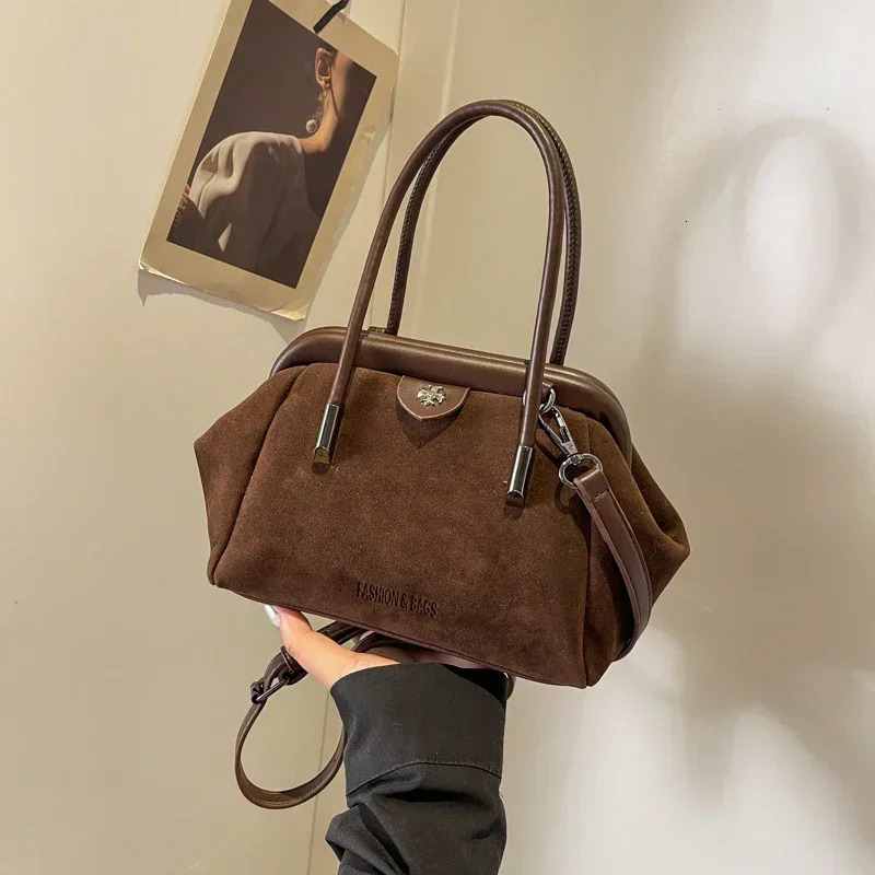 New autumn winter fashion niche design women s clip on handbag trend shoulder bag fashion crossbody bag bag