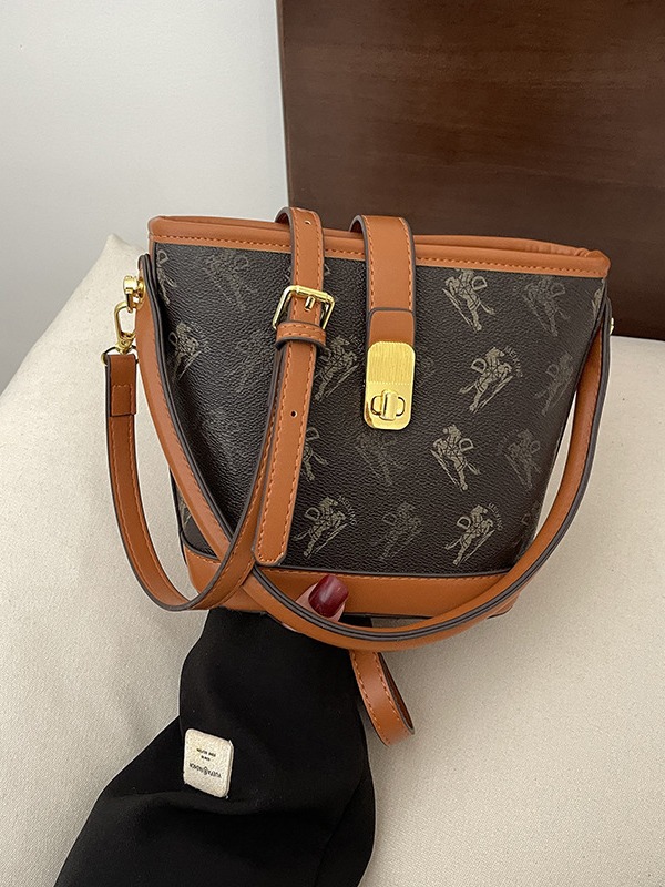 2025 Designer 2025 shipping 3 Free New Single Shoulder Bag Fashion womens hand-held bucket printed casual diagonal cross bag