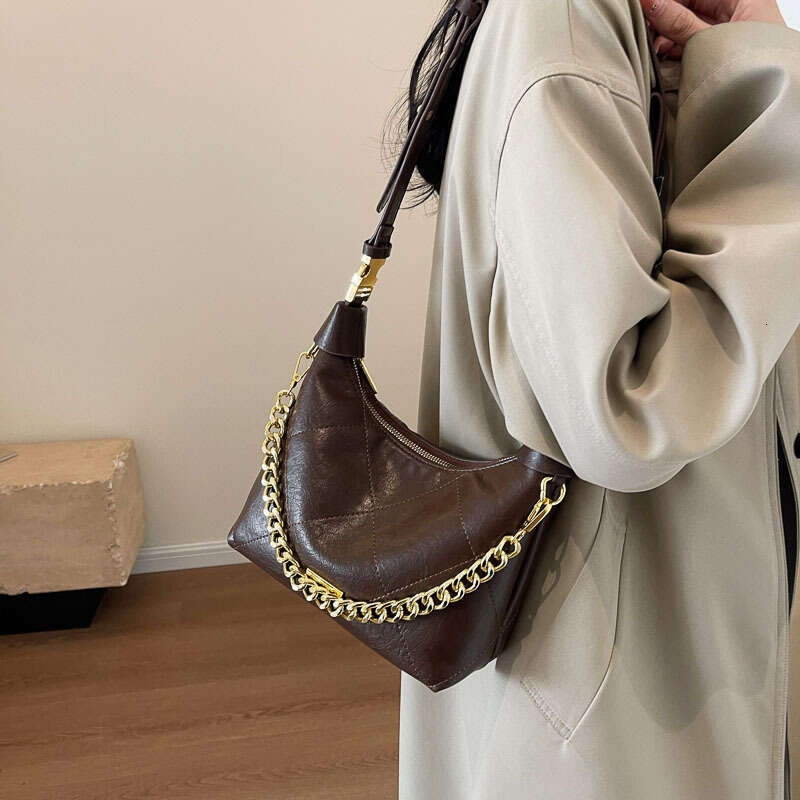 2024 new autumn and winter high-end niche crossbody diamond grid chain handbag design sense dumpling bag for women